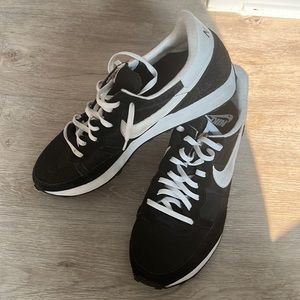 Nike Challenger Black / White Mens Shoes